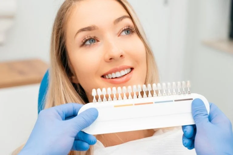 should-you-choose-composite-or-porcelain-veneers_68a89574198f5